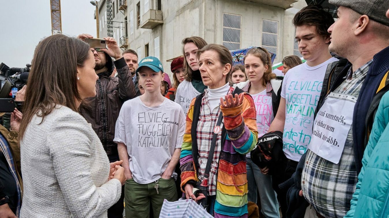 Nyílt napot tartott Novák Katalin a Sándor-palotában, a tüntető tanárokkal is beszélgetett