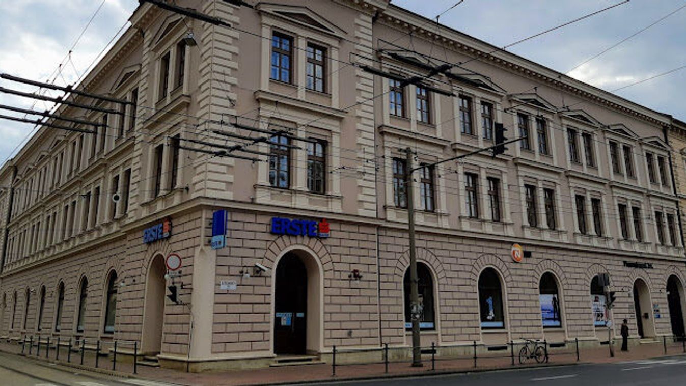 Átmenetileg bezár az Erste Széchenyi téri fiókja