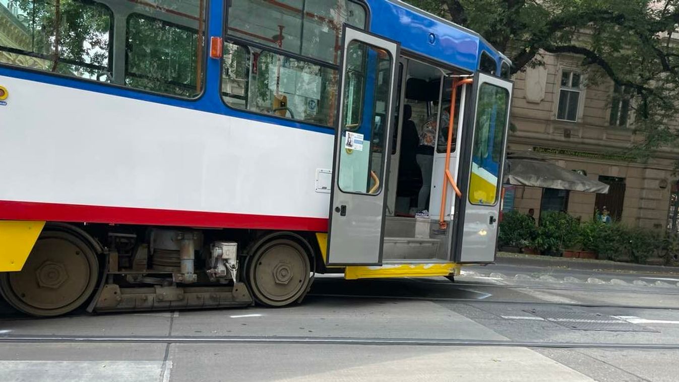 Kisiklott egy villamos a Tisza Lajos körúton, nincs sérült