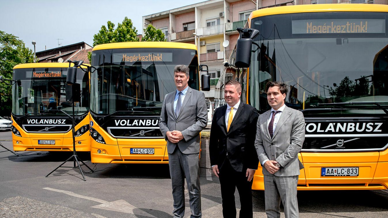 Új buszokkal utazhatunk Szegedről a Balatonra