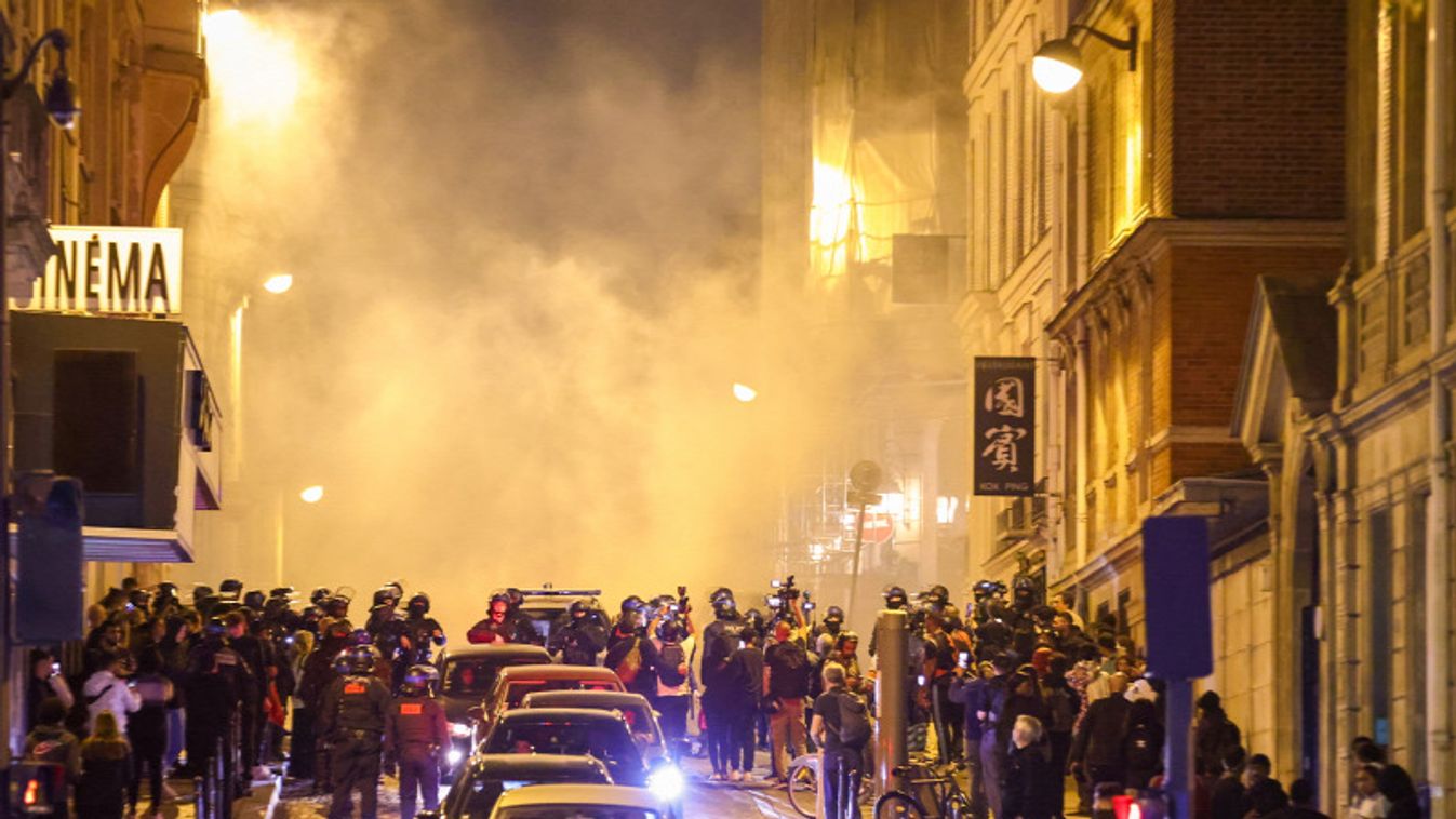 Lángokban Franciaország – a gyújtózsinór végén a bevándorláspárti Soros-hálózat