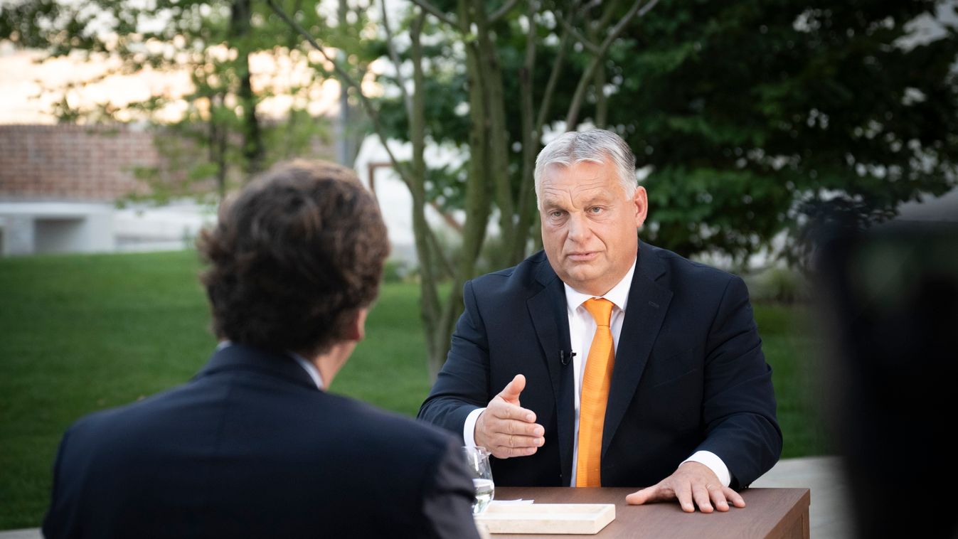 Orbán Viktor mielőbbi békét sürgetett az amerikai Tucker Carlsonnak adott interjújában (Videó)