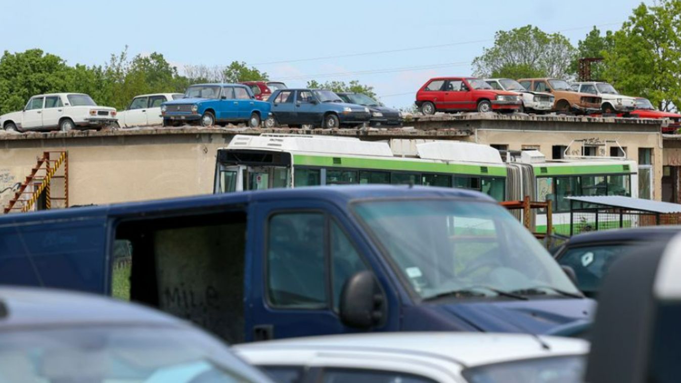 A bontóba kerülnek fél év megőrzés után az elszállított autók