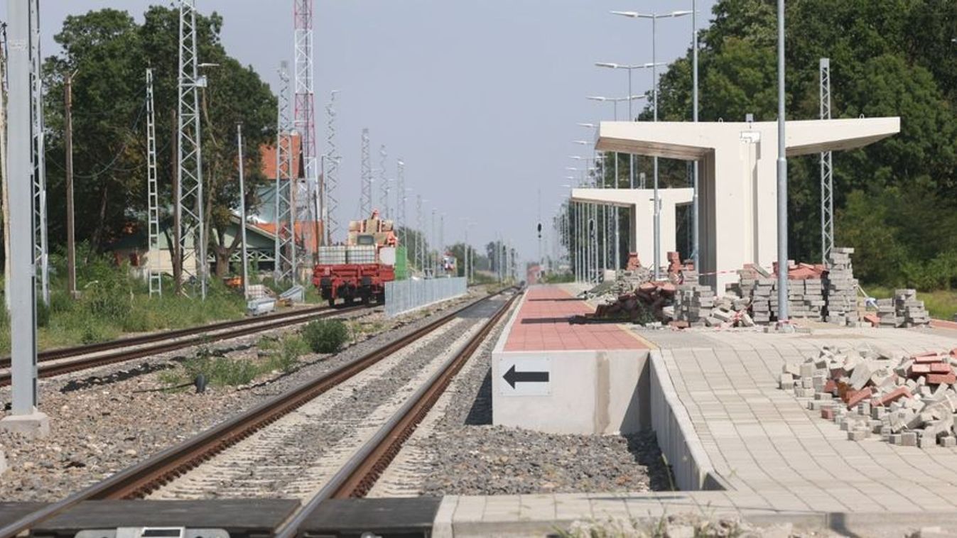 Építik a zajvédőfalakat a Szeged–Röszke vasútvonalon