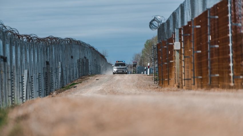 Több mint kétezer illegális bevándorlót tartóztattak fel a hétvégén