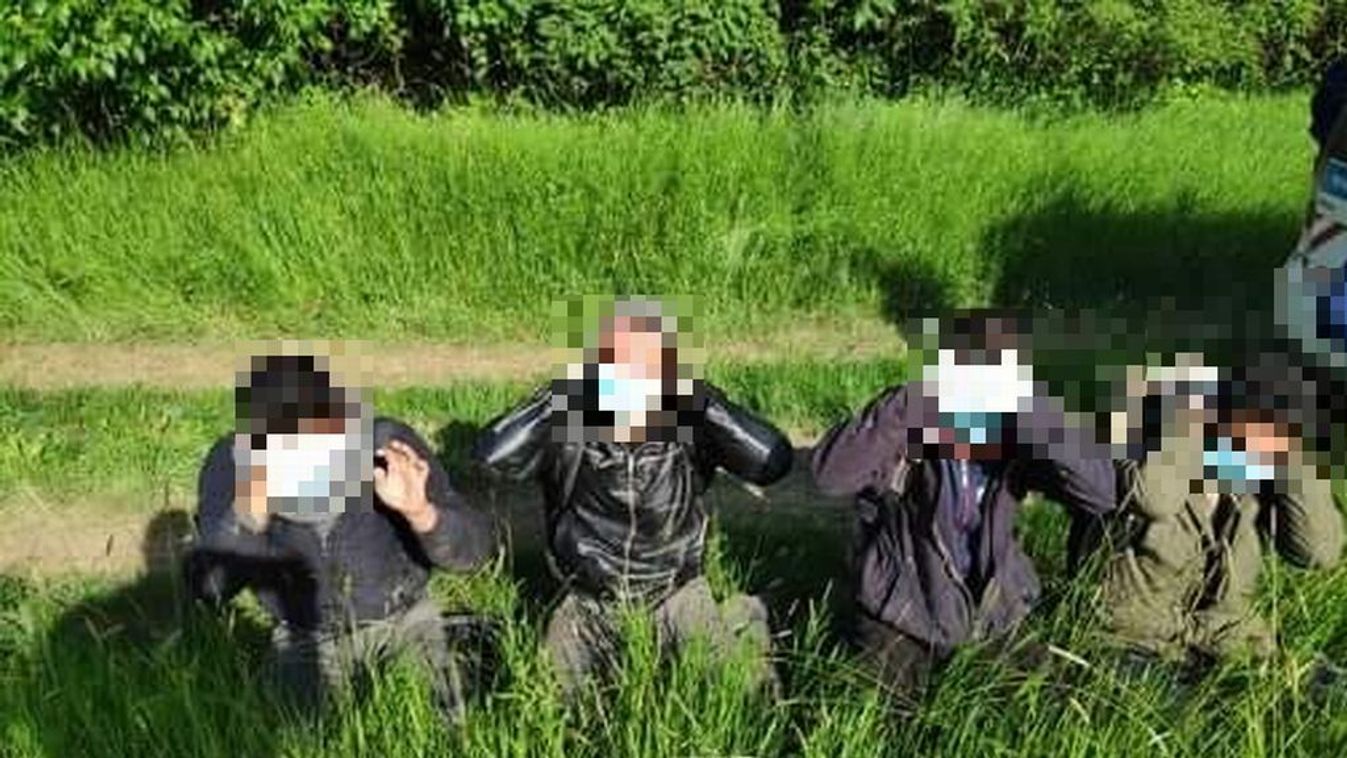 Negyvenöt(!) migránst tartóztattak fel Csongrádban