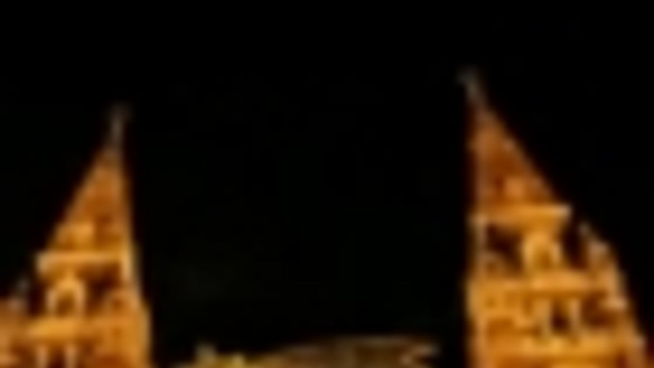 Óriási betlehemi csillag a dómon + FOTÓK