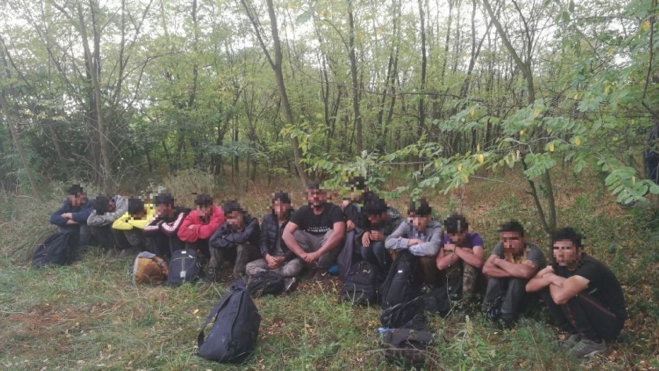 Tizenöt migránst állítottak meg Csongrád megyében