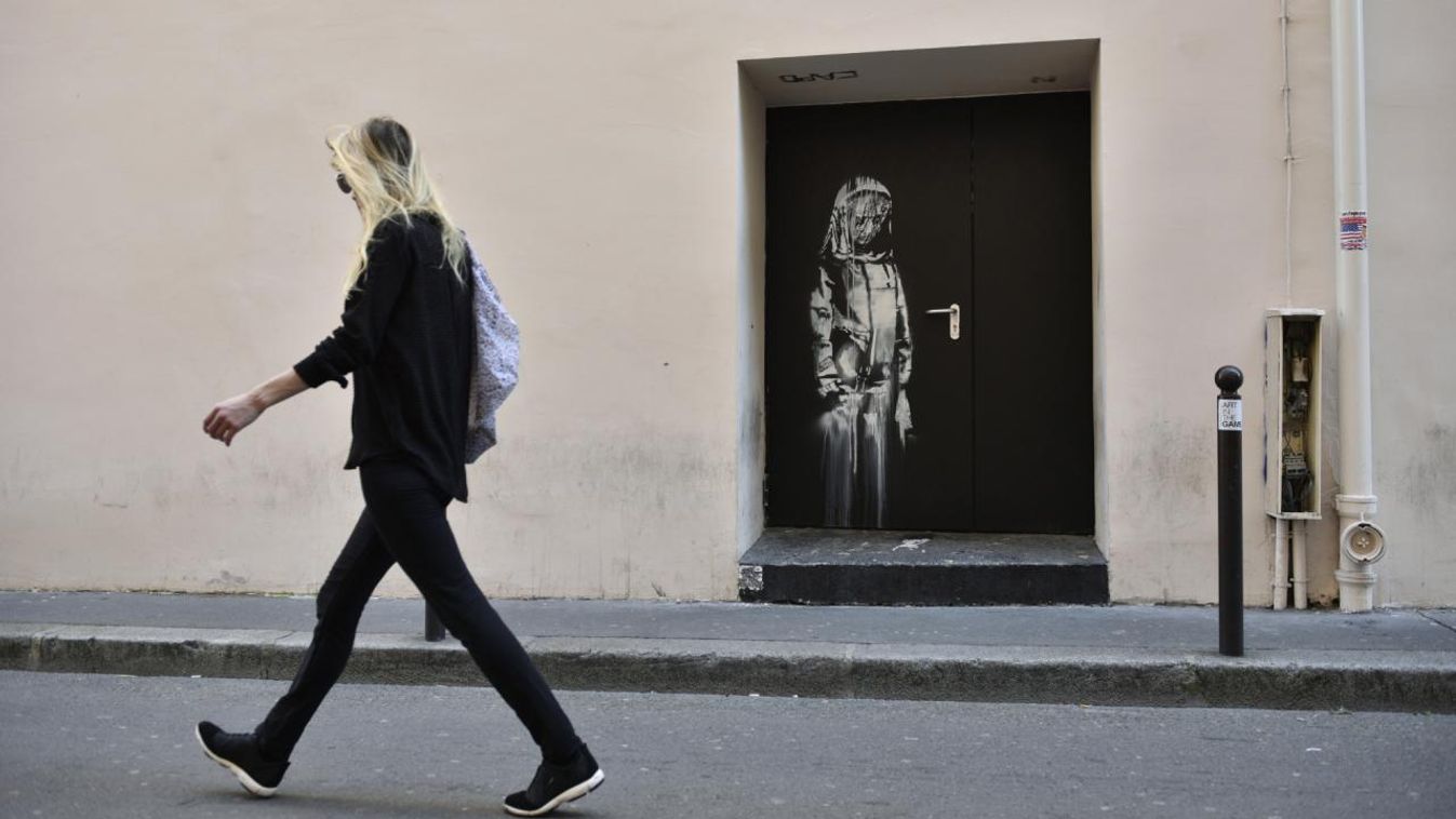 Ellopták Banksy graffitijét, amely a párizsi Bataclan-áldozatoknak állított emléket