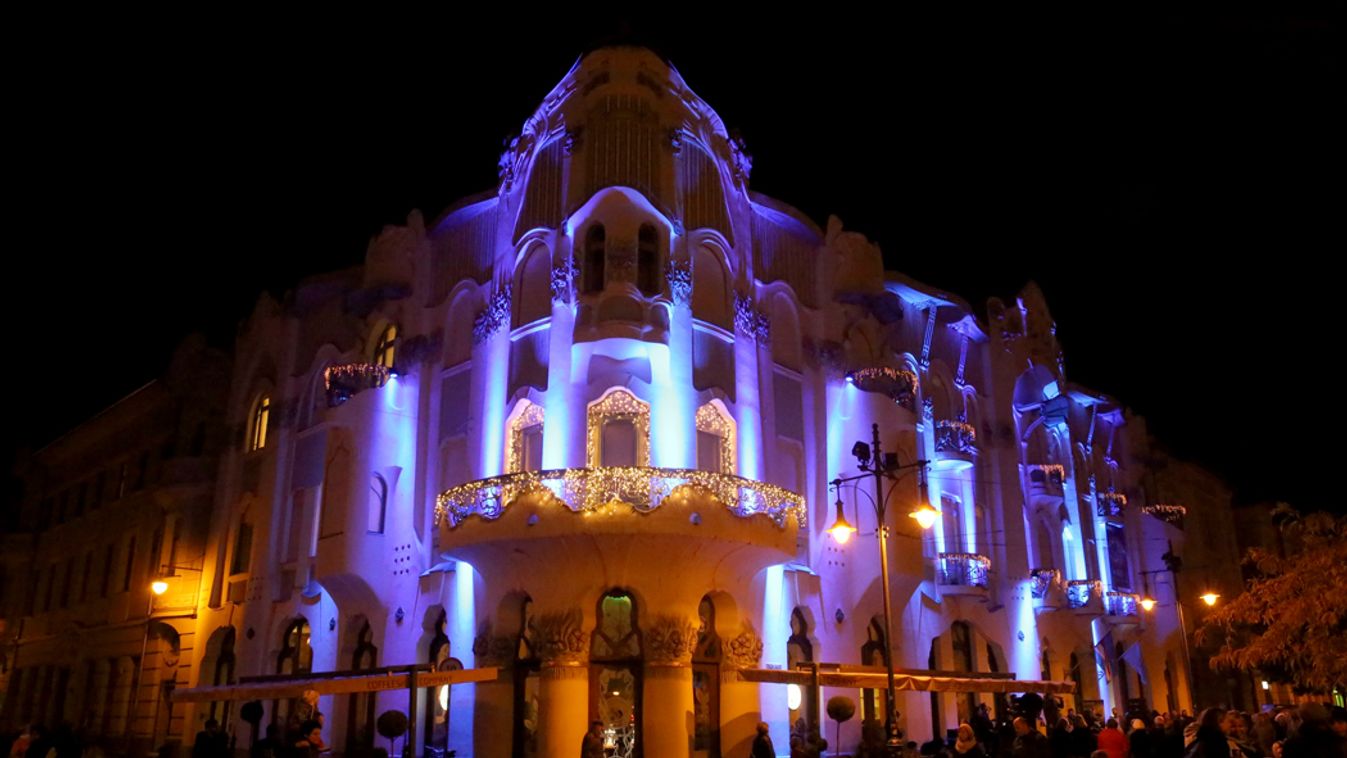 Hétfőtől karácsonyi fényekben pompázik a Reök-palota