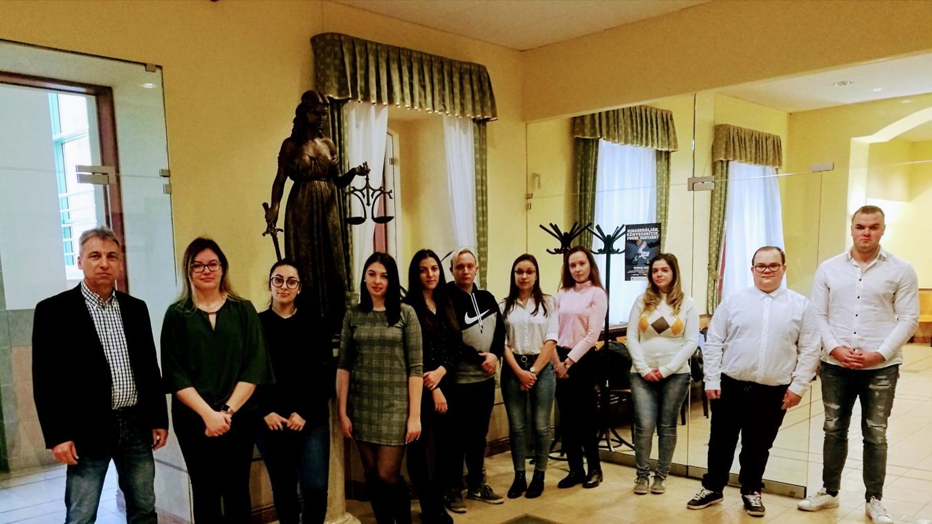 Jogi asszisztensek vesznek részt szakmai gyakorlaton a Szegedi Ítélőtáblán