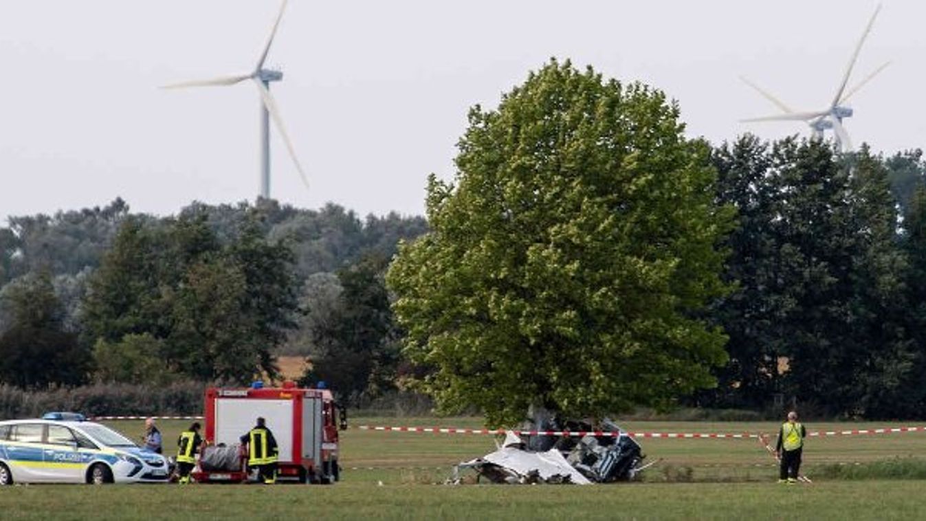14 ejtőernyőst mentett meg a haláltól a hős szegedi pilóta