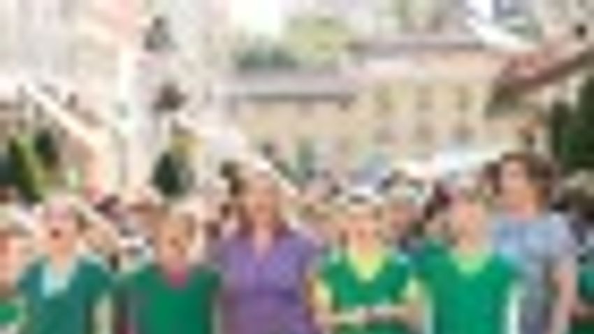 Karolinás diákok énekeltek a Klauzál téren