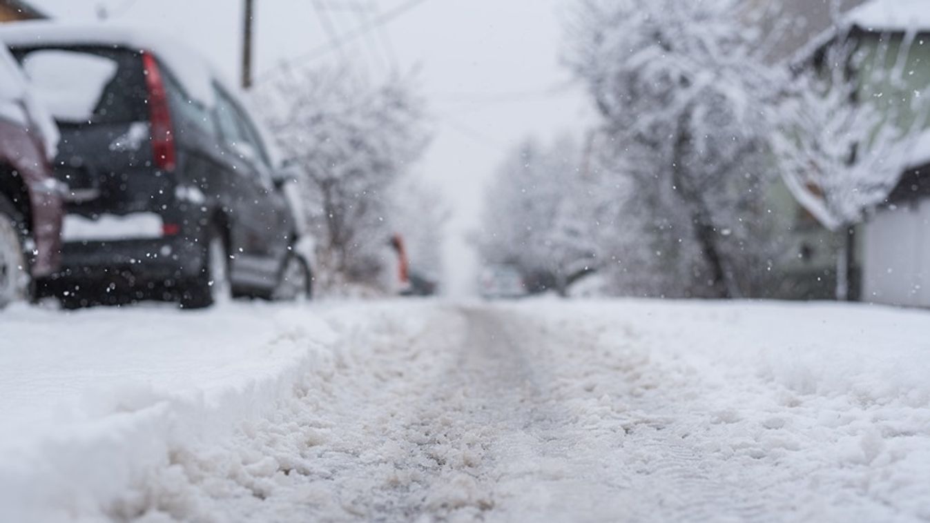 Kemény havazás jön a hétvégére Szegeden – a Közút már készül, de Önnek sem árt!