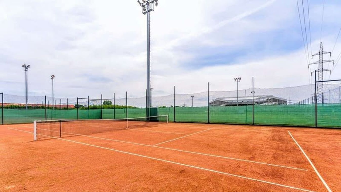 Év végéig ingyenesen teniszezhetnek a közfeladatot ellátó személyek a Szent Gellért Fórumban