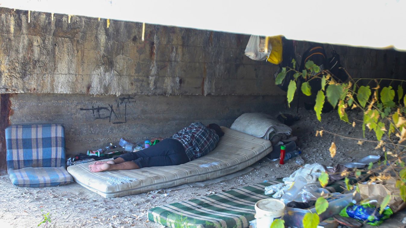 Gyilkosság a rakparton: csak idő kérdése volt a súlyos bűncselekmény a hajléktalanoknál