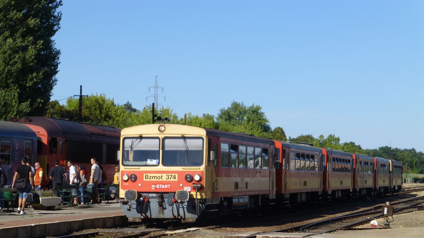 Még mindig teljes a fejetlenség Szeged-Rókus állomáson