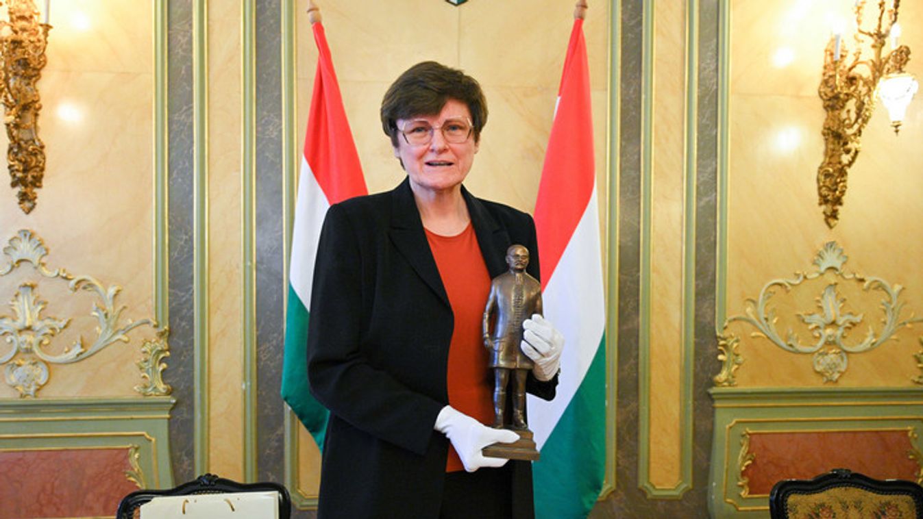 Kisújszállásról Szegeden át a Nobel-díjig