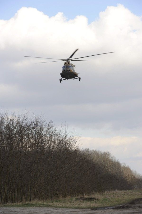 Illegális bevándorlás - Magyar katonai helikopter a szerb hat