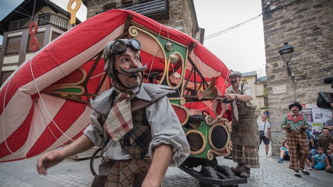 Ingyenes előadást tartanak szombaton a Dugonics téren spanyol művészek