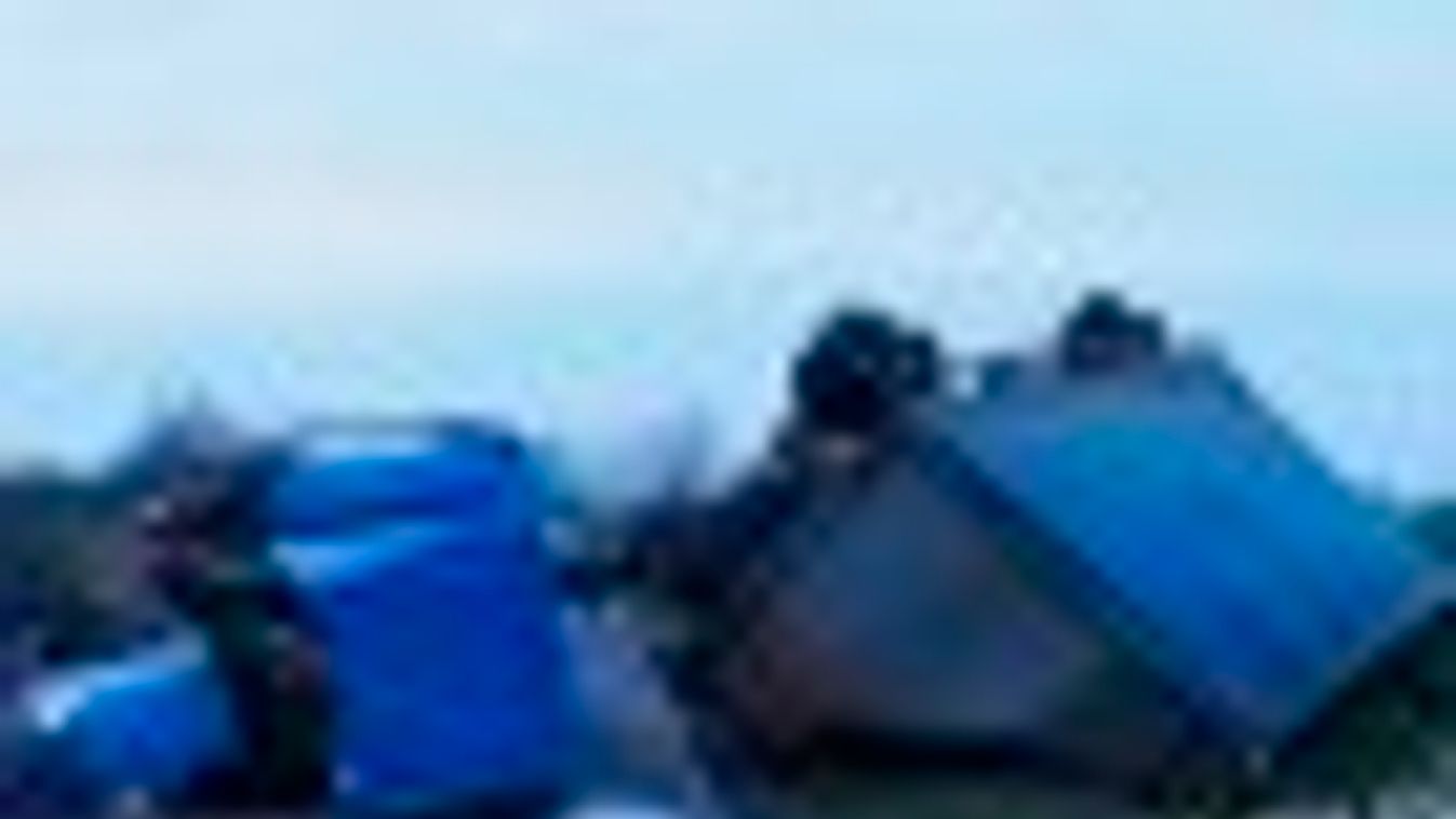 Felborult egy káposztát szállító traktor Szentesnél, megszűnt az útzár