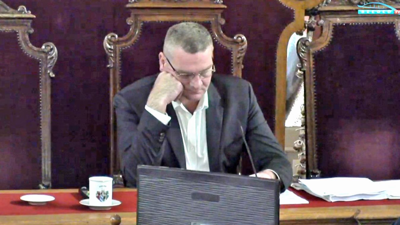 Mi folyik a városházán? - teszi fel a költői kérdést a szegedi Fidesz