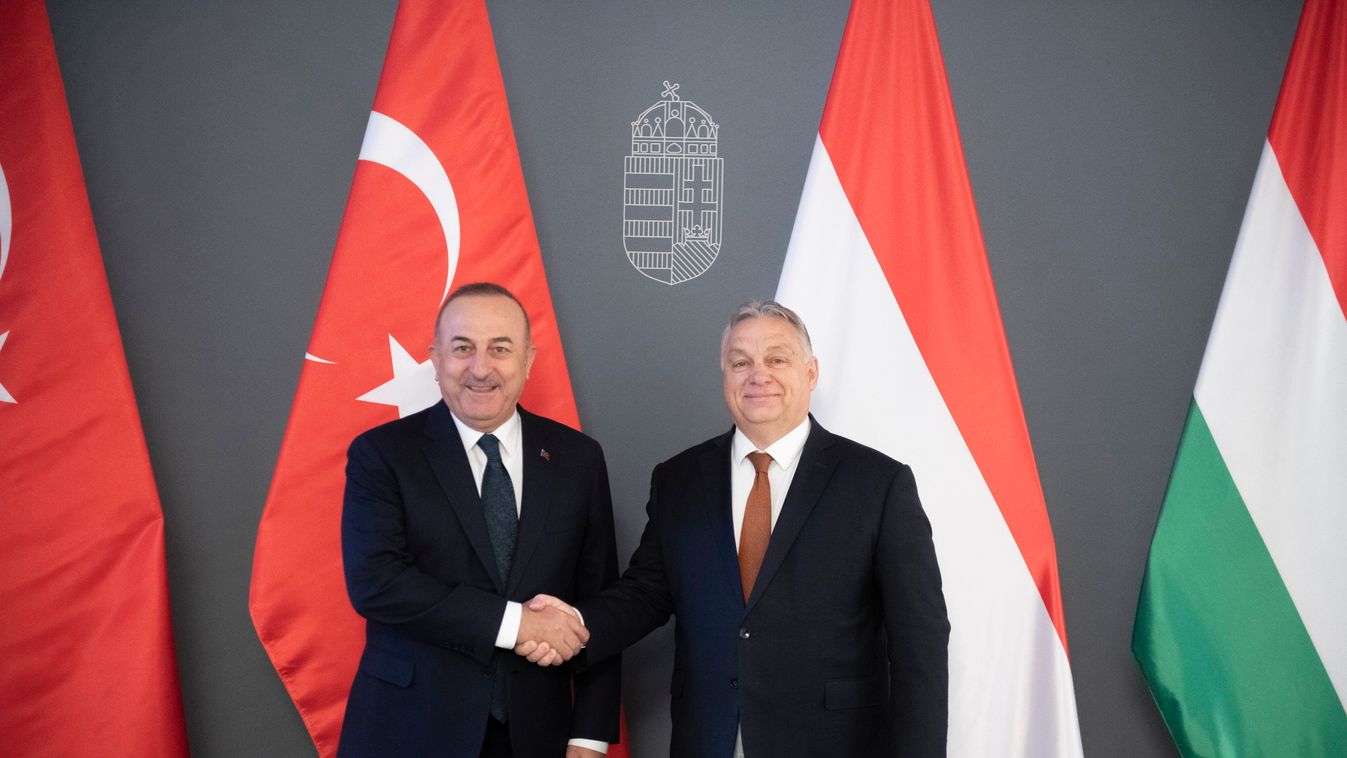 Orbán Viktor Törökország külügyminiszterével tárgyalt