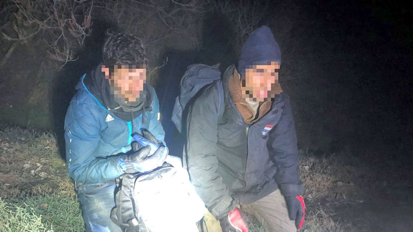 Két kósza migránst találtak Ásotthalomnál