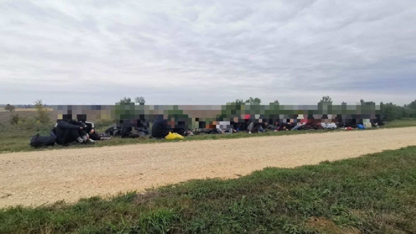 Több mint ötven migránst kaptak el Szegednél