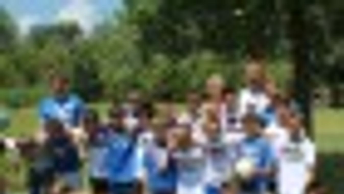 Népes gyereksereg fordult meg a Szeged 2011 focitáborában