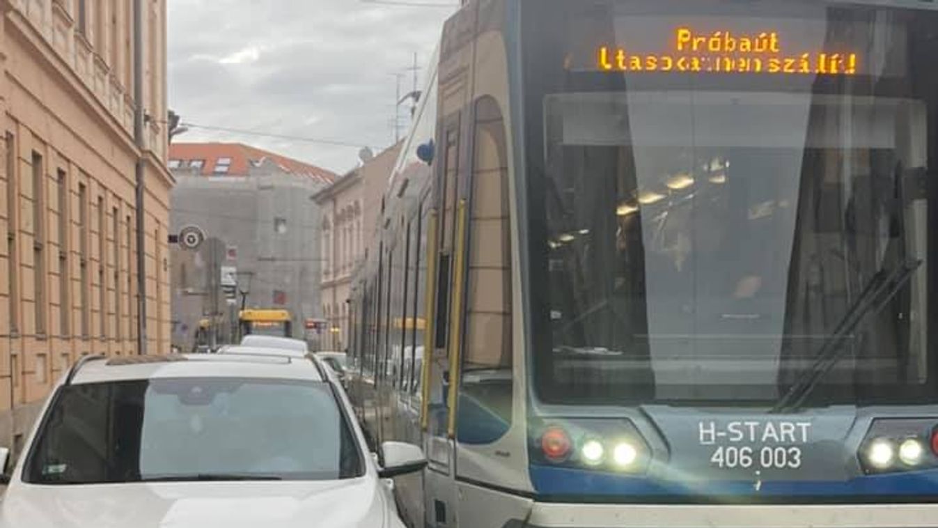 BMW-s torlaszolta el a tram-train és a 2-es villamos vonalát