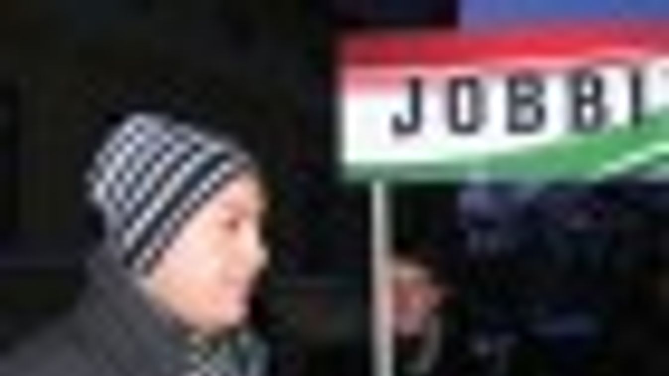 Forró teával óv a hideg ellen a Jobbik + FOTÓK