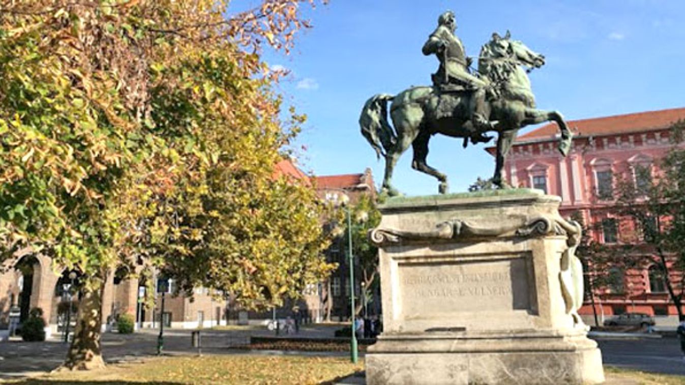 Megkoszorúzzák Rákóczi szobrát Szegeden