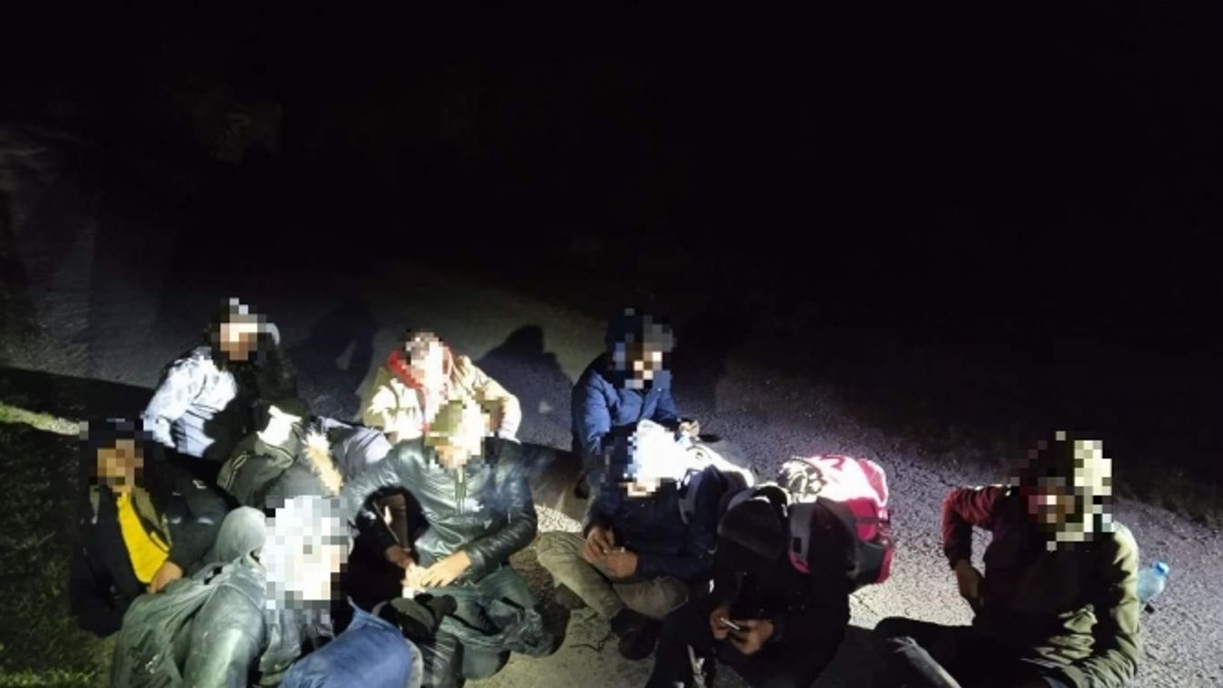 Egy éjszaka alatt több, mint 110 migránst füleltek le Szeged környékén