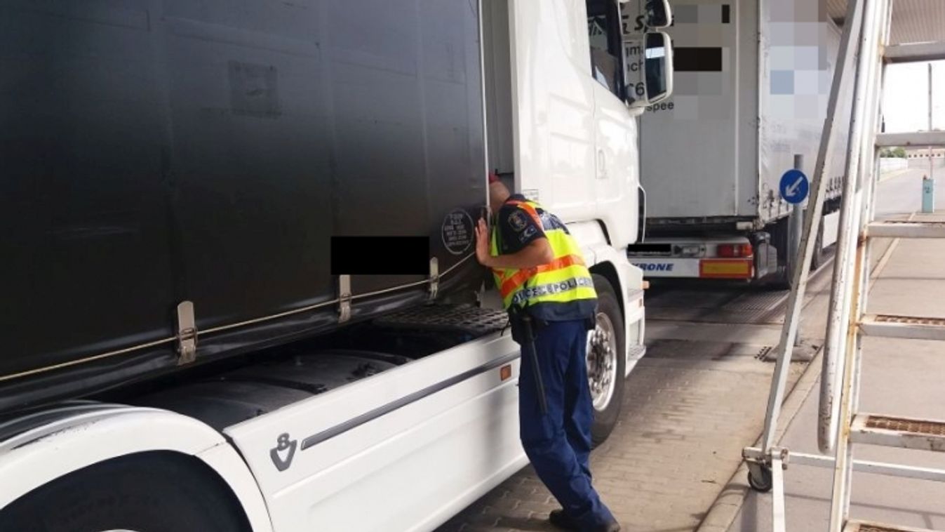 Buszokat és kamionokat ellenőriznek a rendőrök Csongrádban is