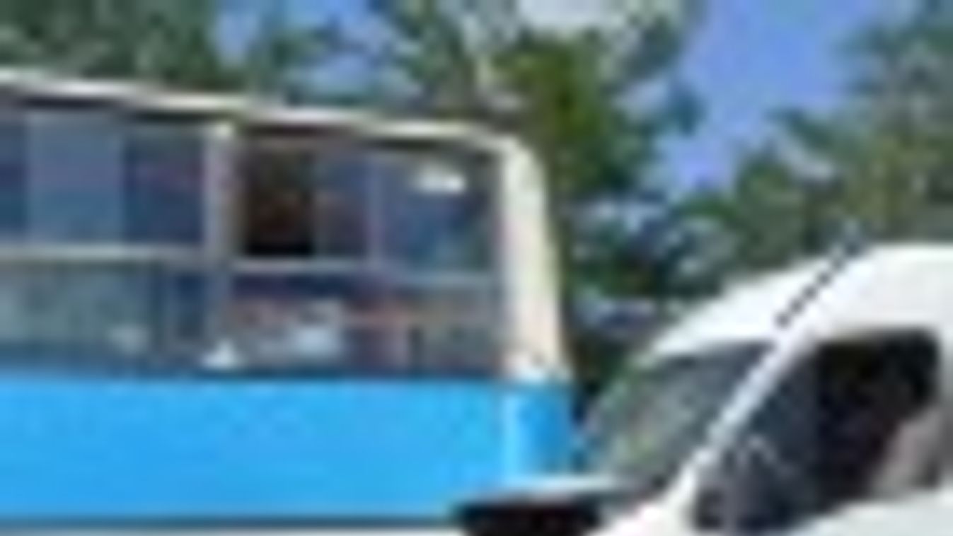 Busznak ütközött egy teherautó Bordány és Üllés között