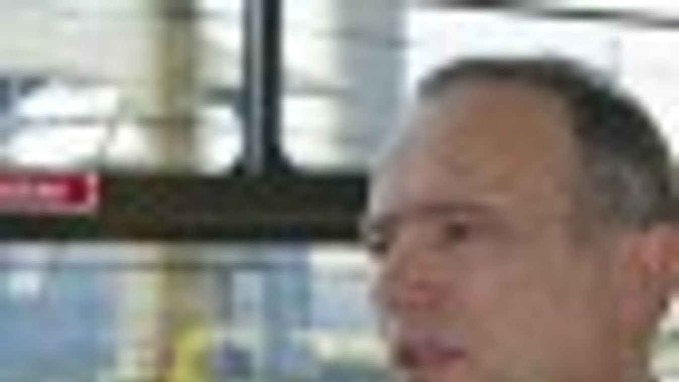 Zavarkeltésre használták az SZKT belső levelezését?