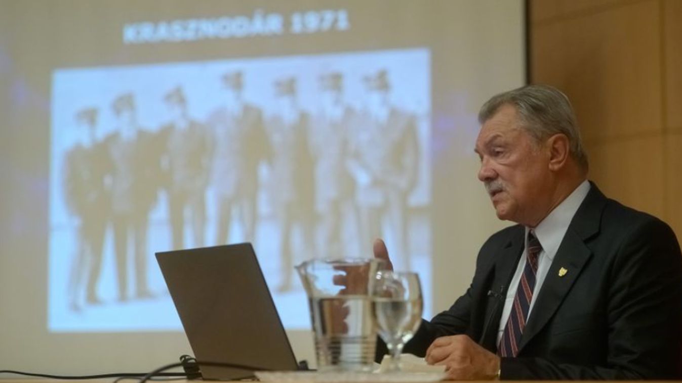 Szegeden tartott beszédet az első magyar űrhajós, Farkas Bertalan