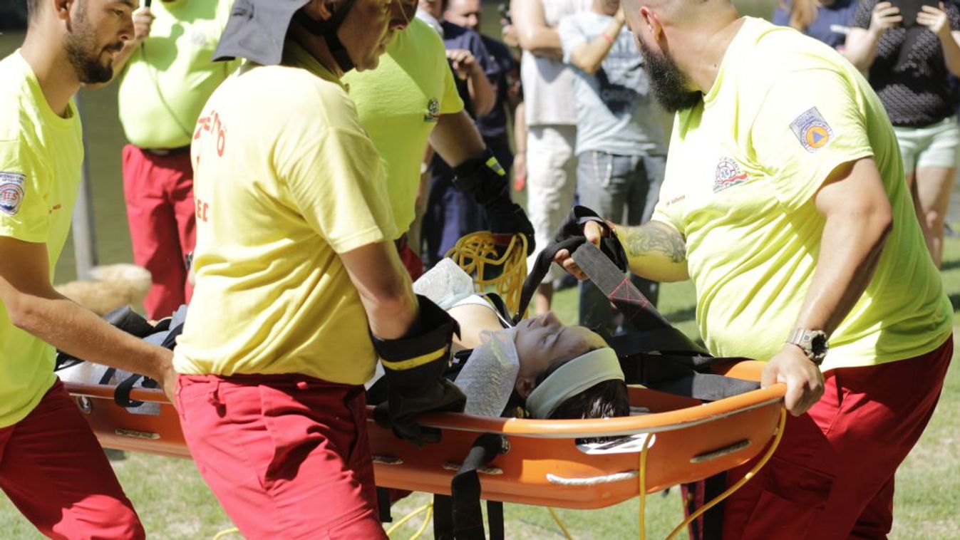 Rendőrök készítették fel a gyerekeket a nyárra