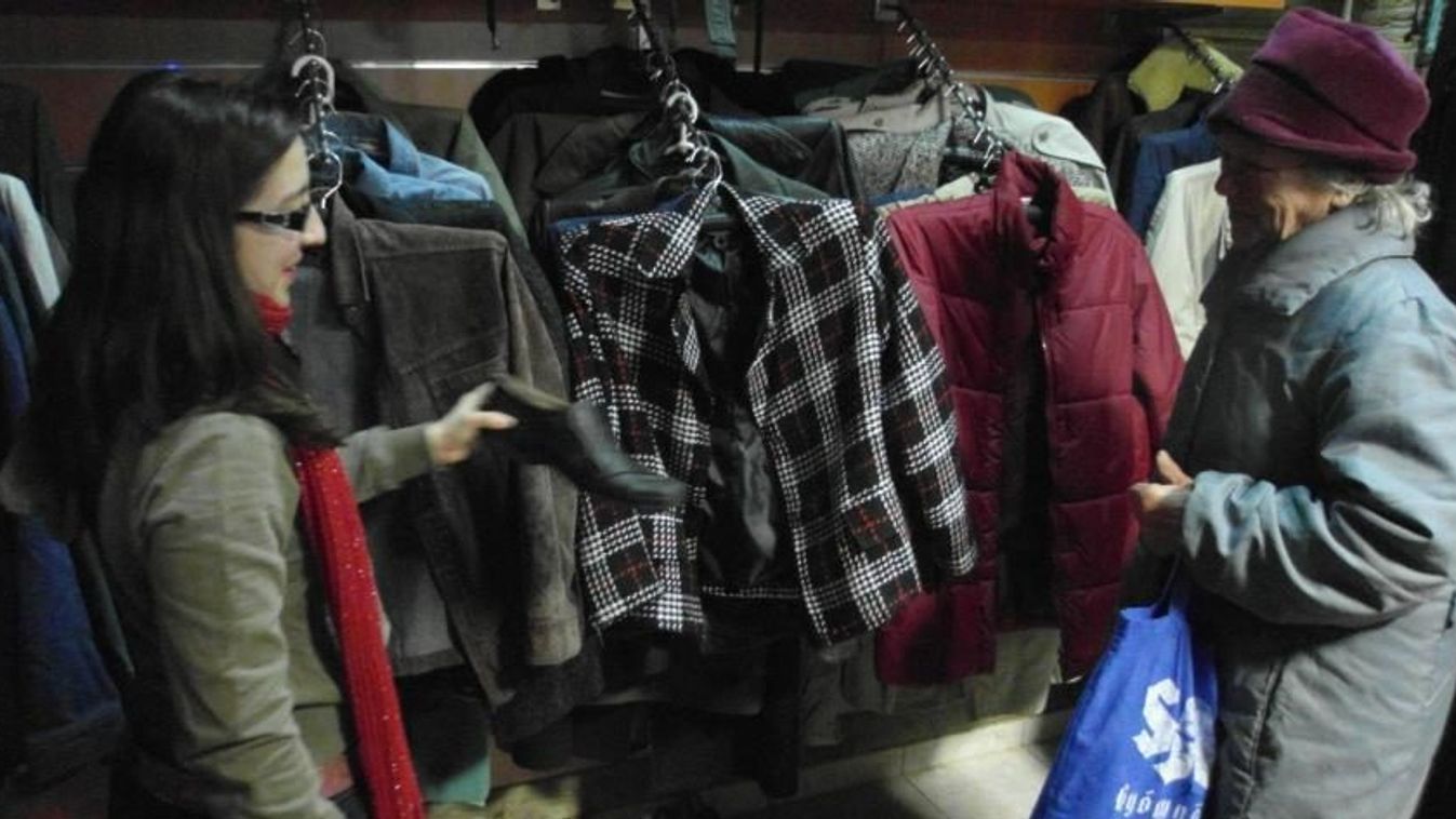 Kabátokat, téli ruhát adományoznak a Centerkében