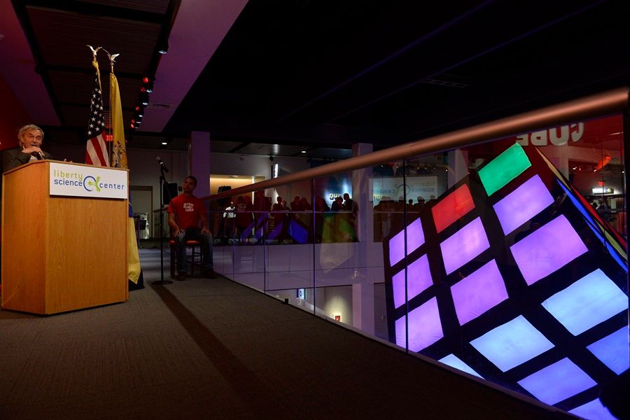 Beyond Rubik's Cube (Túl a Rubik-kockán) - Kiállítás Jersey