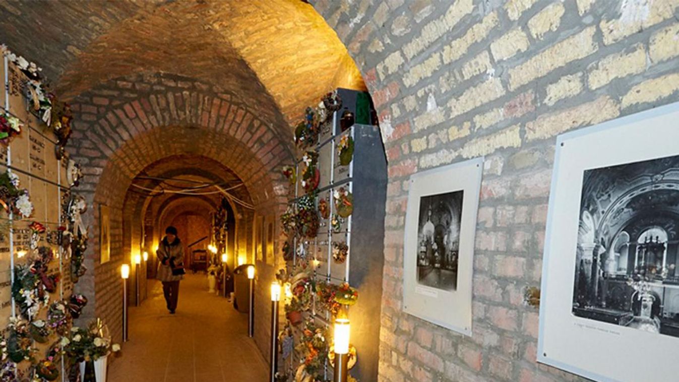 A Szegedi Dóm urnatemetője ünnepi nyitva tartással látogatható
