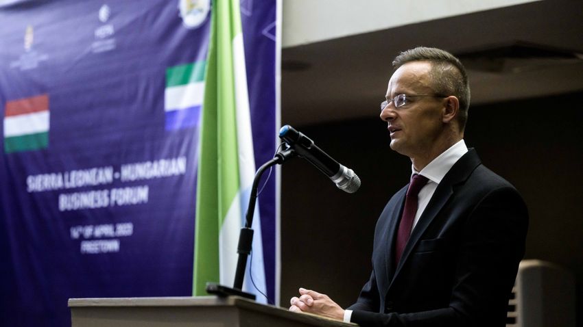 Szijjártó Péter: Tartózkodni kell a migrációt ösztönző nyilatkozatoktól