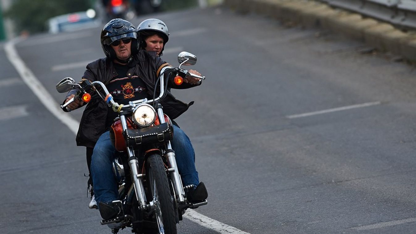 A motoros szezon veszélyeire figyelmeztetnek a csongrádi zsaruk