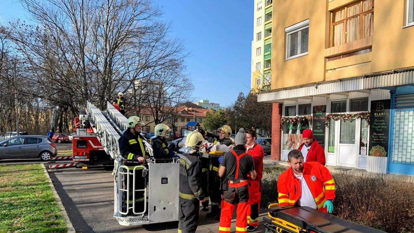 Életet mentettek a tűzoltók Szegeden az év első napján
