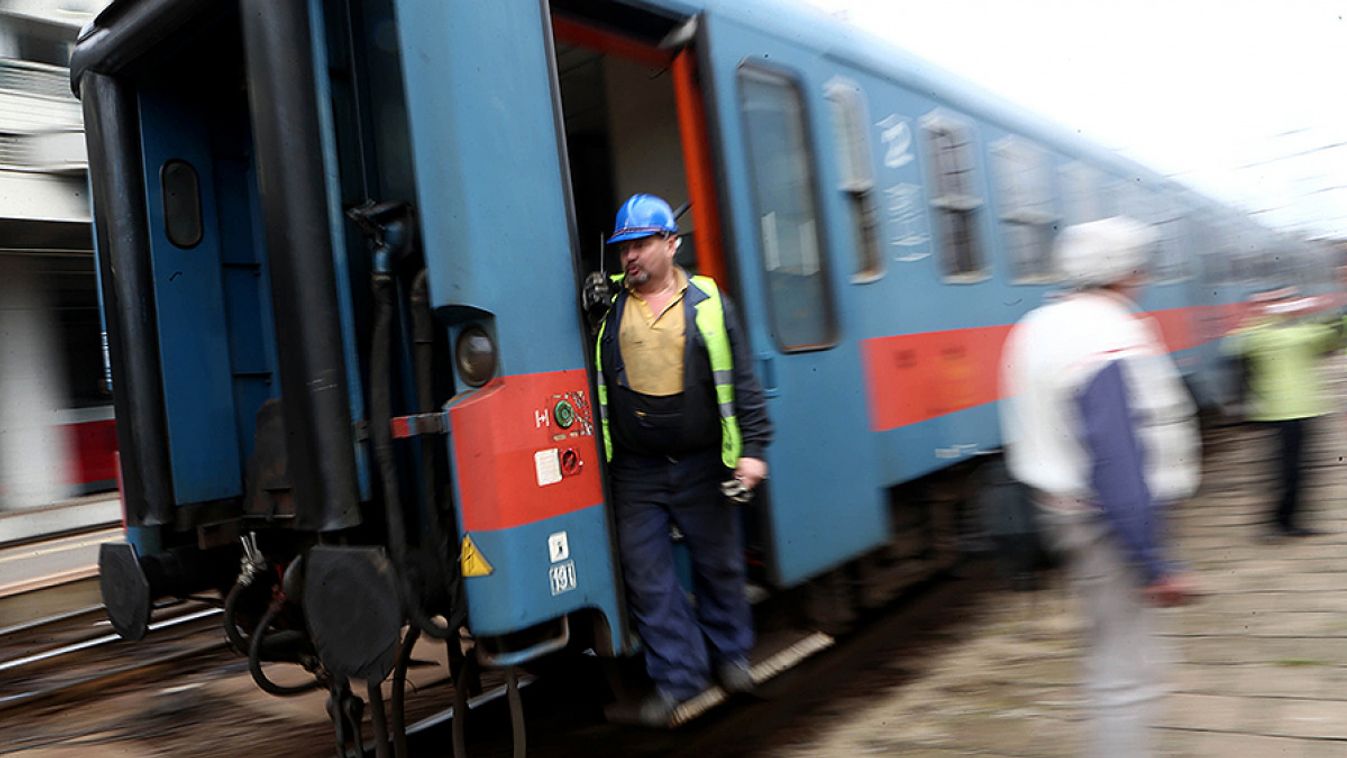 Több vasútvonalon is óriási fennakadások vannak Szeged térségében