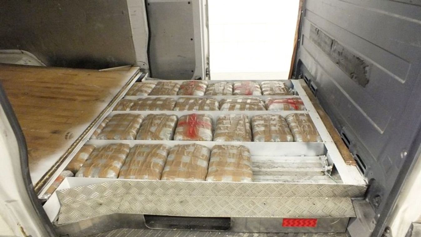 75 kiló marihuánát találtak egy szerb kocsiban Röszkén