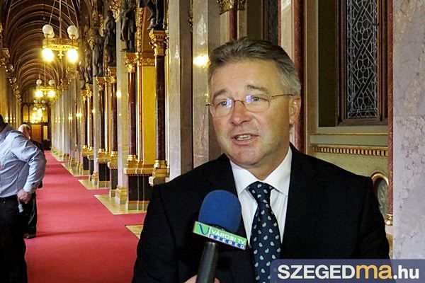 bnagylaszlo_parlament_14_gs