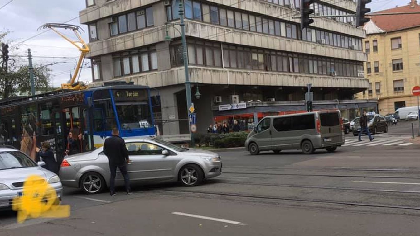 Villamos és autó karambolozott a Tisza Lajos körúton