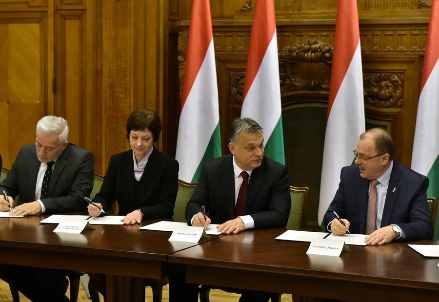 Doszpolyné Mészáros Melinda; Orbán Viktor; Zs. Szõke Zoltán; Palkovics Imre
